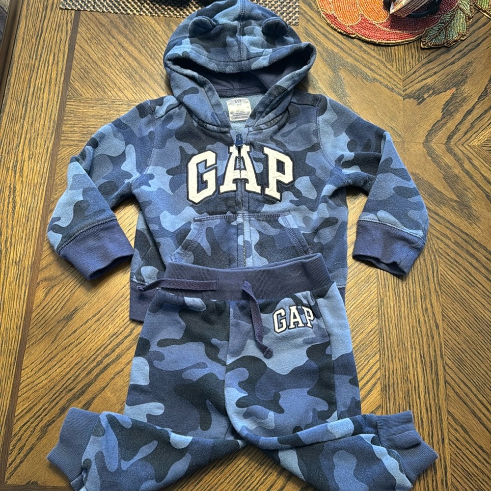 Gap sweatsuit